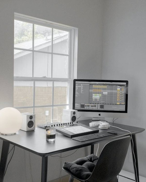 Les astuces pour créer un setup de travail confortable sans dépenser une fortune